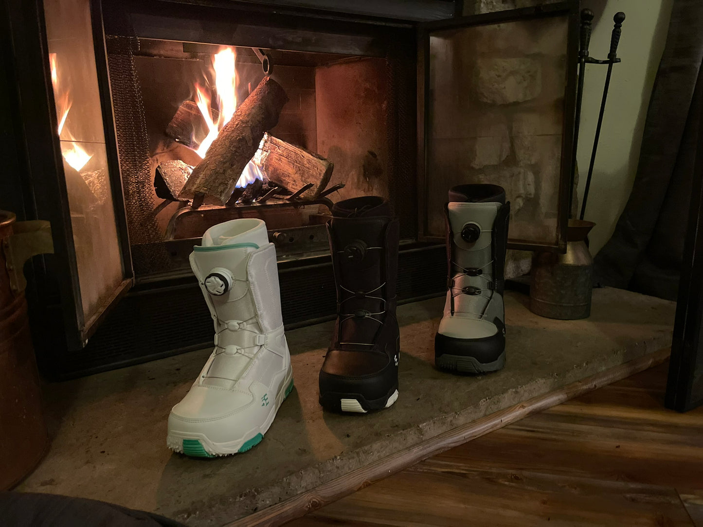 5th Element ST-2 ATOP Snowboard Boots Black - Fireplace Photo