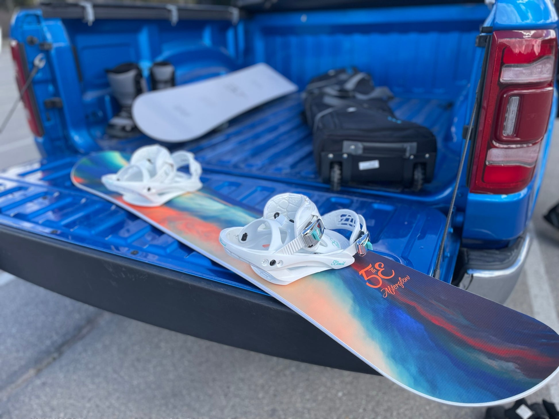 5th Element Afterglow Womens Snowboard - Truck bed